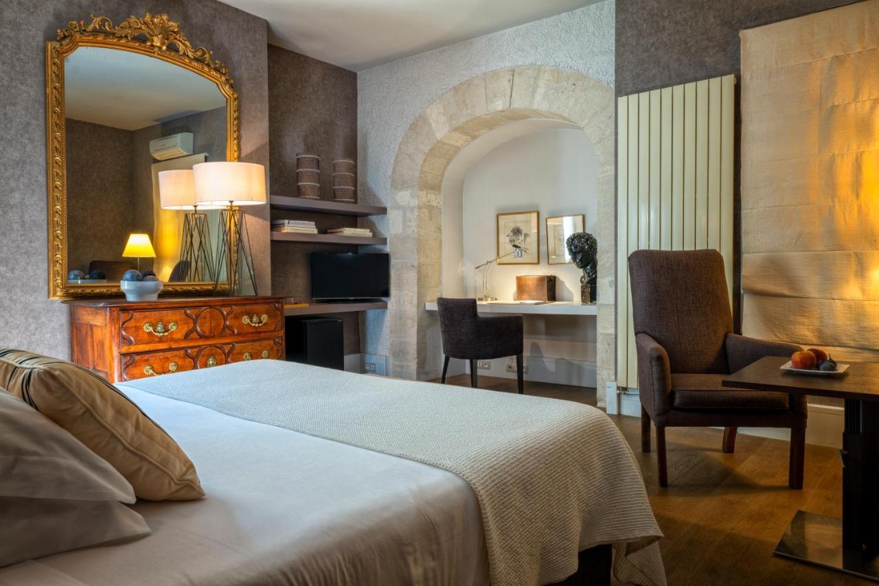 Le Prieure Hotel Villeneuve-les-Avignon Bagian luar foto