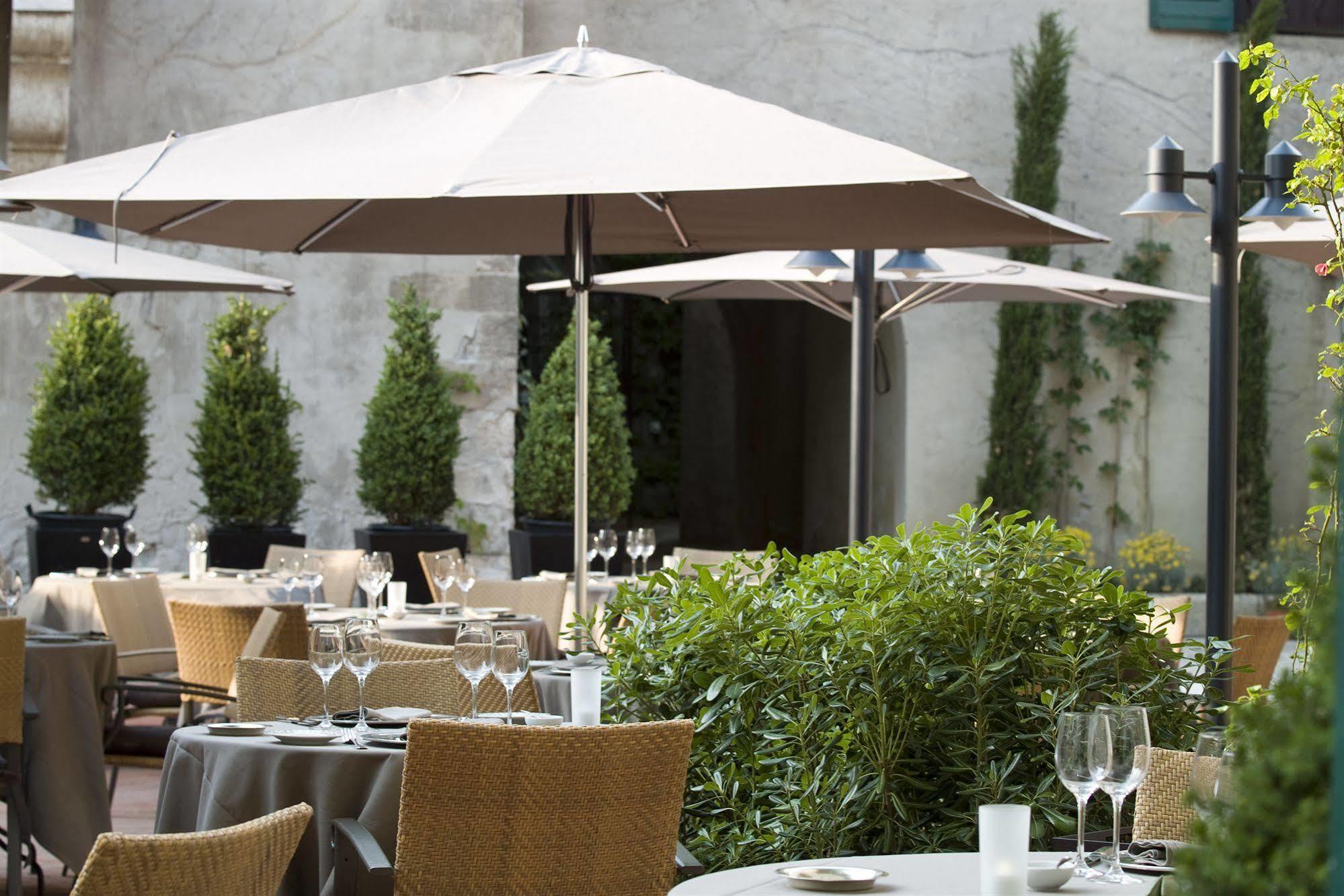 Le Prieure Hotel Villeneuve-les-Avignon Bagian luar foto