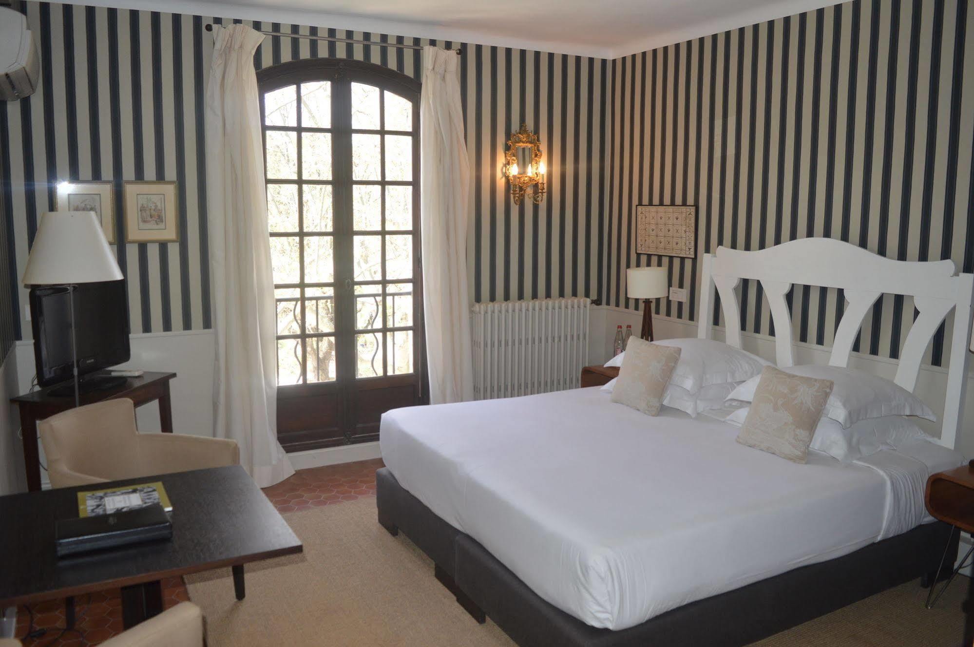 Le Prieure Hotel Villeneuve-les-Avignon Bagian luar foto